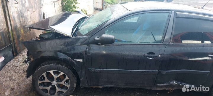 Разбираю по частям рено меган 2