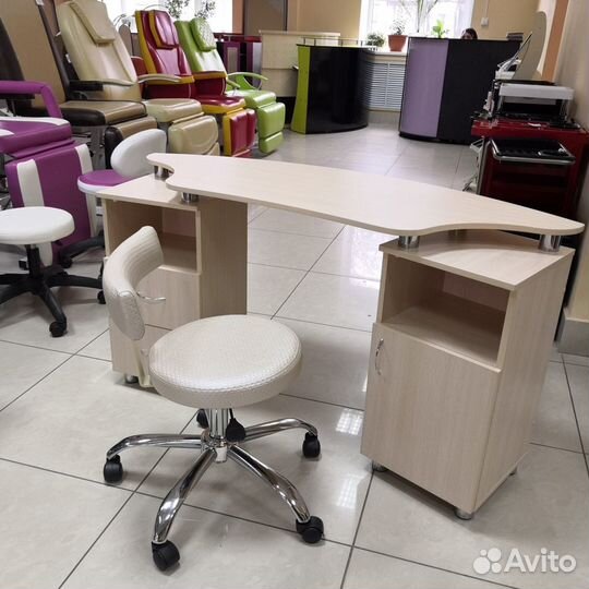 Стол маникюрный