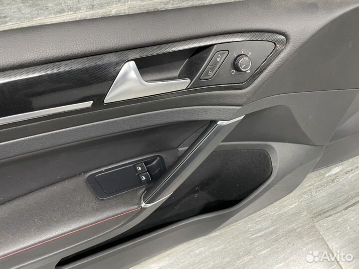 Обшивка двери левая правая Golf 7 купе