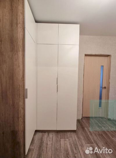 Узкий шкаф
