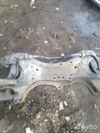 Подрамник Тойота авенсис Toyota Avensis