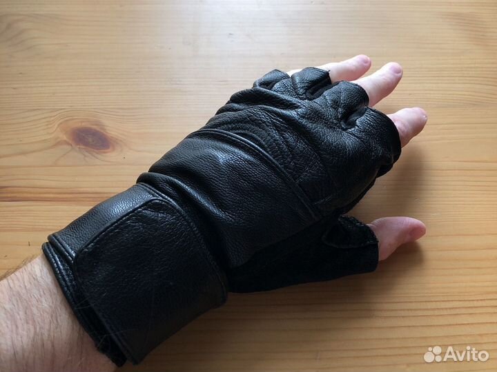Мужские кожаные перчатки черные
