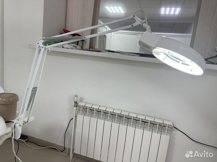 Лампа лупа на струбцине