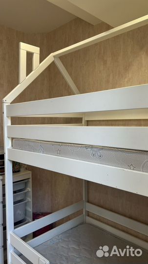 Кровать домик двухьярусная