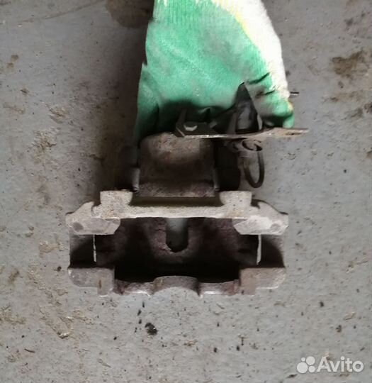 Суппорт передний левый Audi a6 (c5)