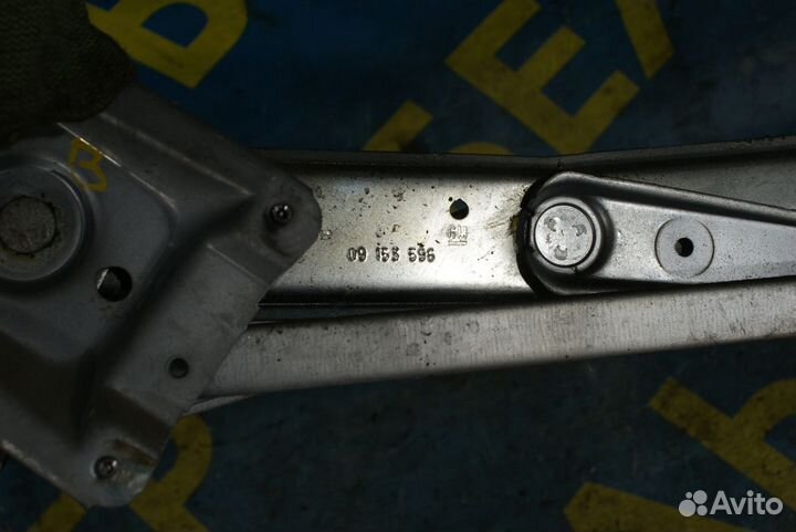 Передний правый стеклоподъемник Opel Vectra B