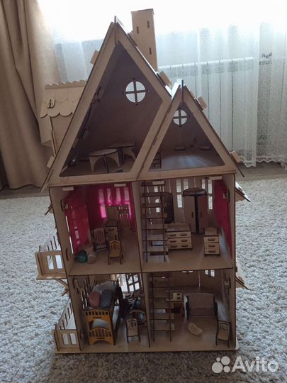 Кукольный домик с мебелью