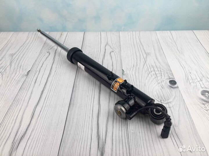 Задний амортизатор Audi Q5