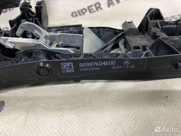 Кронштейн ручки двери передний правый