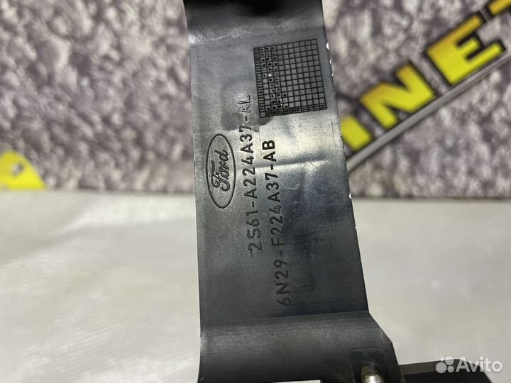 Кронштейн ручки передней левой Fiesta Fusion