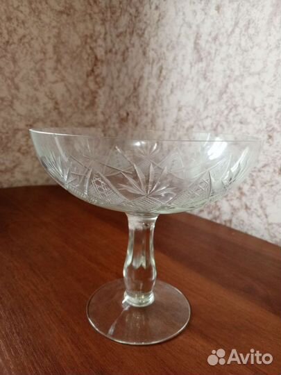 Хрустальная конфетница на ножке