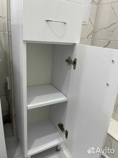 Шкаф пенал для ванной комнаты