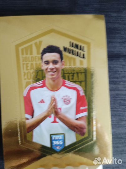 Футбольные карточки Panini 2023/24