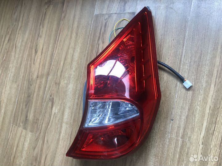 Хендай Солярис хэтчбек фонарь правый 2011-2014