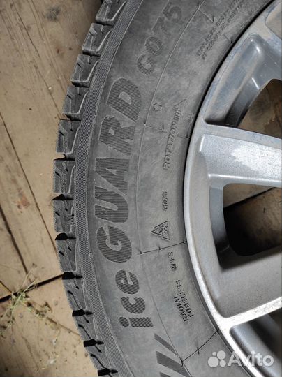 Yokohama Ice Guard SUV G075 215/70 R16