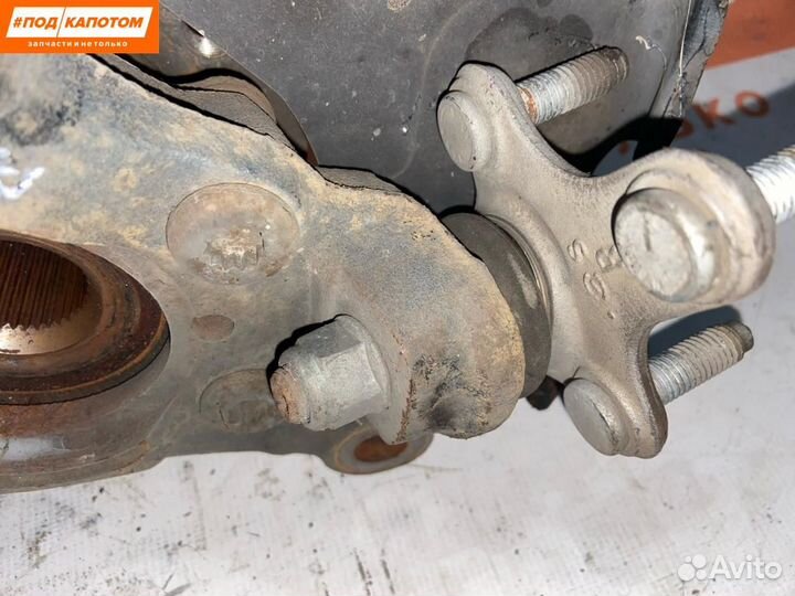 Кулак передний правый Volkswagen Golf 6 2011