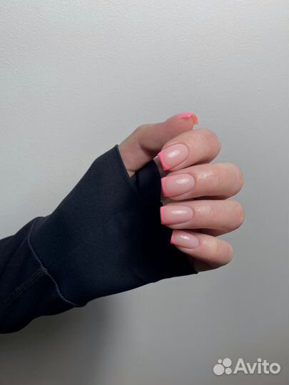Маникюр и педикюр в центре Калининграда