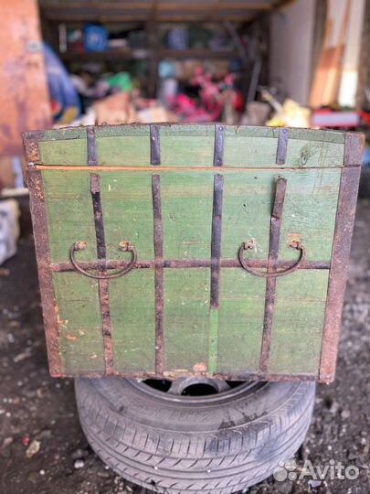 Сундук старинный