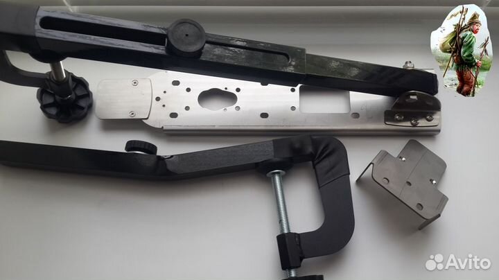 Крепление c пластиной для датчика эхолота