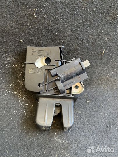 Замок крышки багажника Audi A6 C6 4F