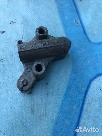 Натяжитель цепи распредвалов 03C109507