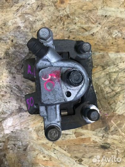 Суппорт задний левый Toyota Camry 50 2012