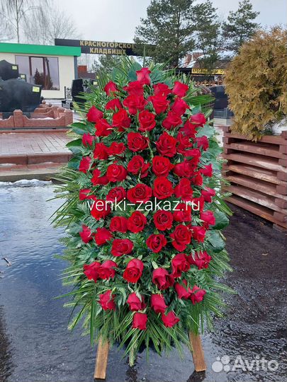 Ритуальные венки/корзины из живых цветов