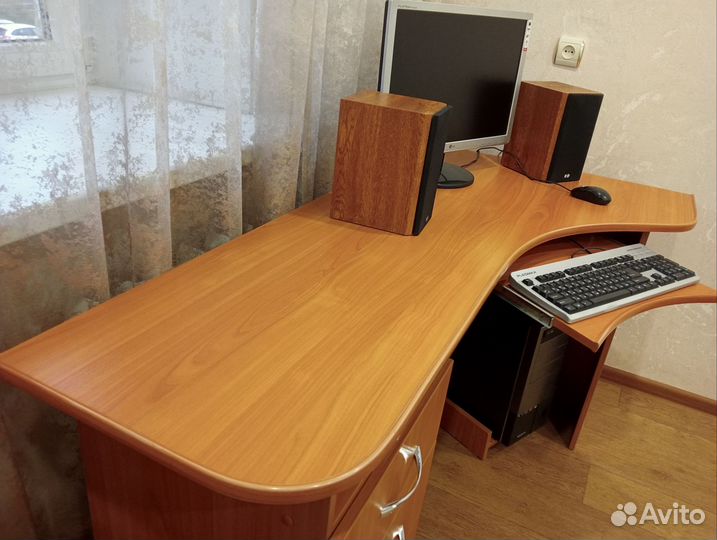 Компьютерный стол
