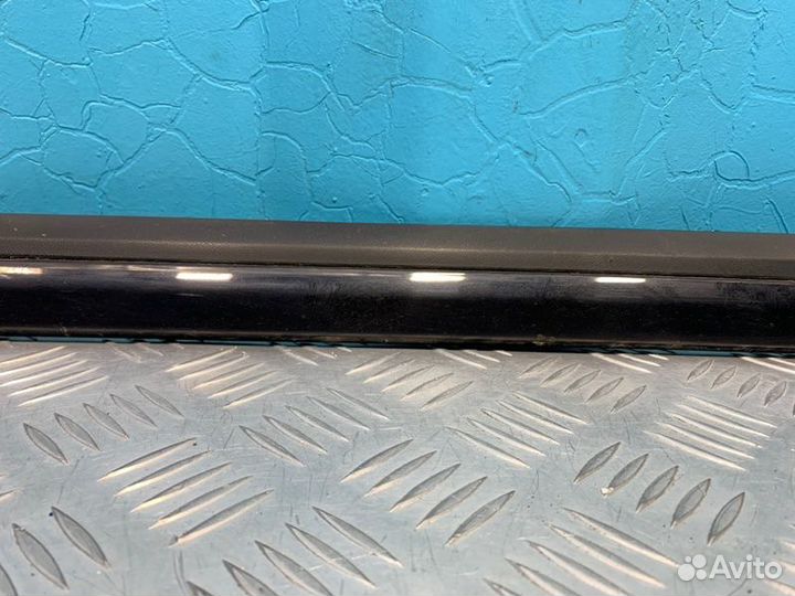 Молдинг двери передний левый Volkswagen Passat B7