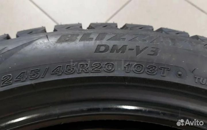 Bridgestone Blizzak DM-V3 245/45 R20 103T