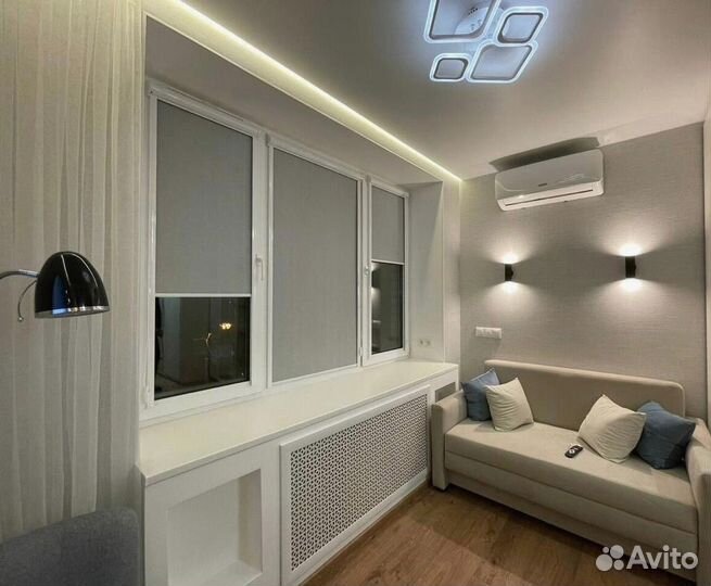 Автоматические рулонные шторы в гостиную