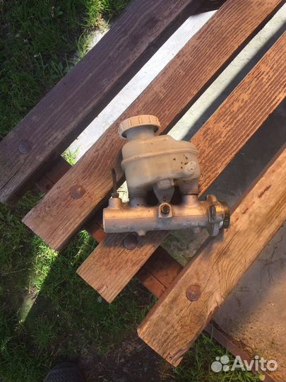 Бочонок тормозной жидкости в сборе Мицубиси лансер