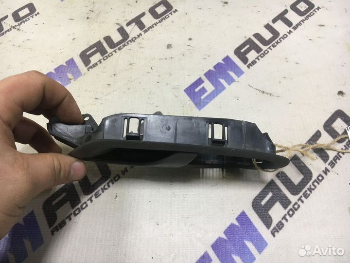 Ручка двери передней внутренняя левая Шкода Фабия1