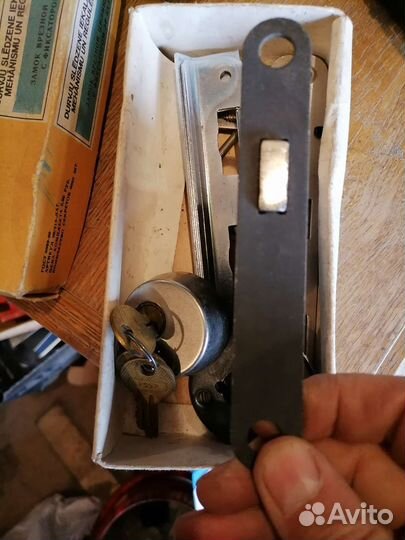 Замок гаражный накладной и просто замки