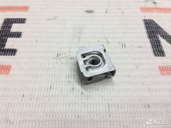 Клипса панели приборов Audi A6 C6