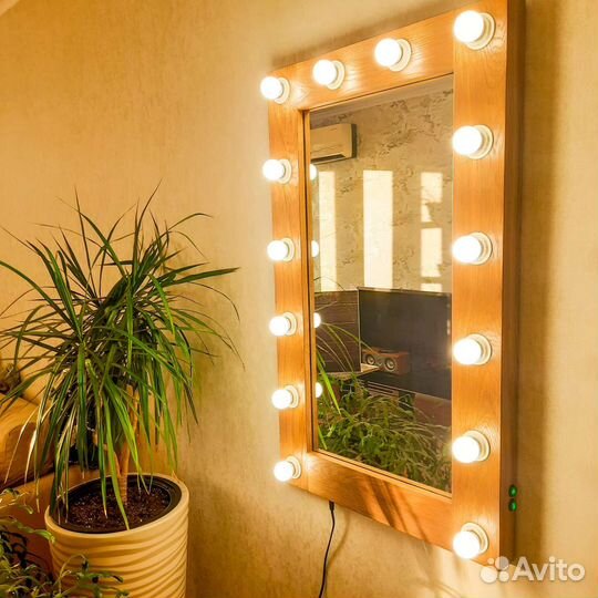 Гримерное зеркало из массива дуба