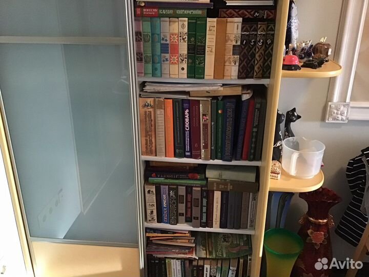 Продаётся библиотека 600книг