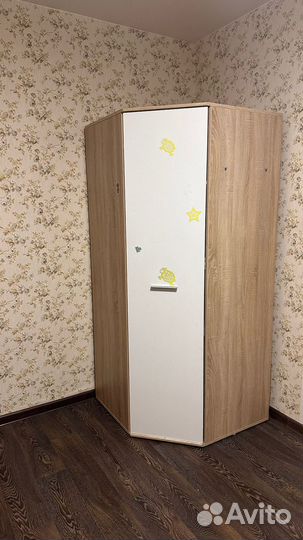 Шкаф