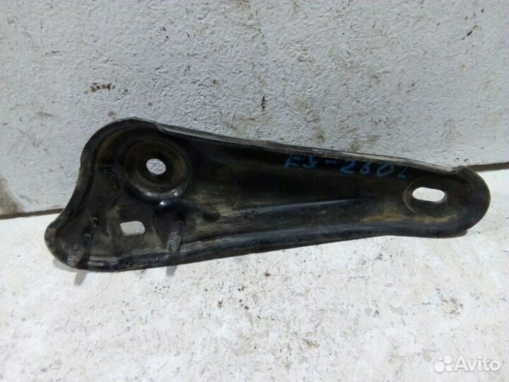 Кронштейн подрамника Lexus Es