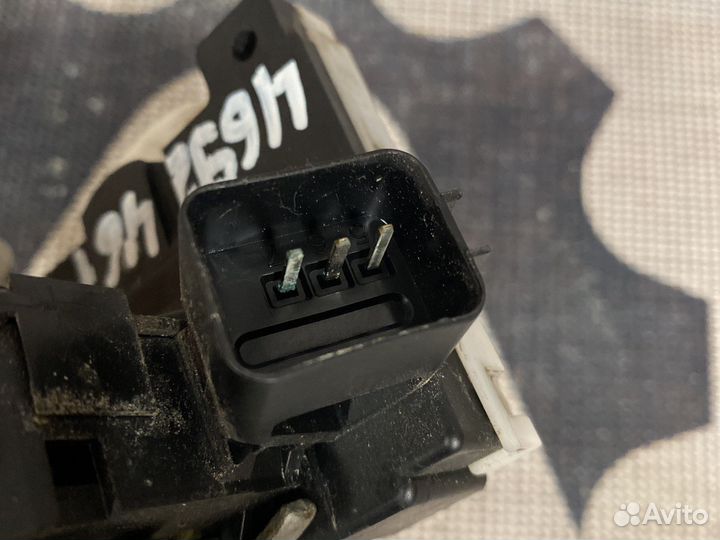 Замок двери задний левый Ford 4692464