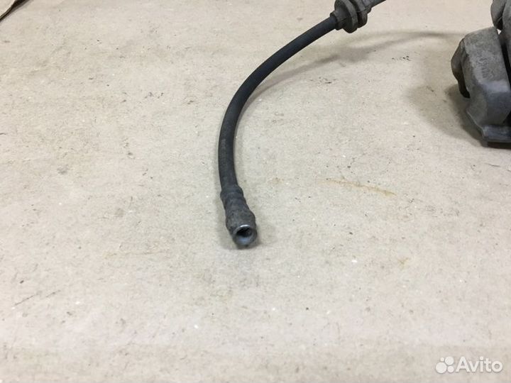 Суппорт тормозной передний правый Renault Fluence