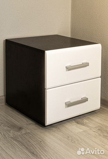 Тумба прикроватная