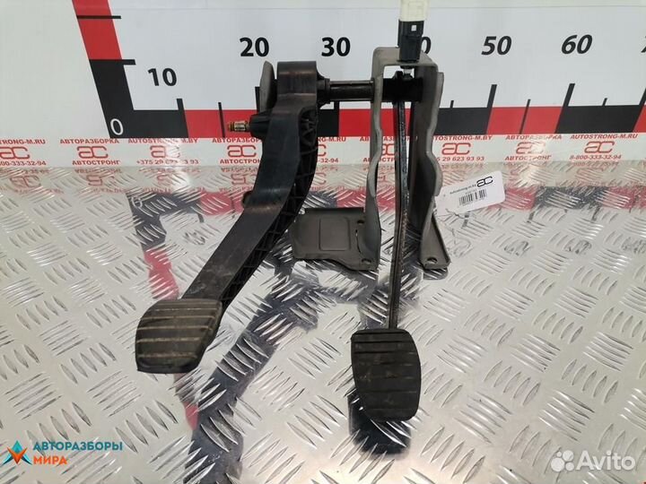 Педаль Dacia Logan 2008 465108418R