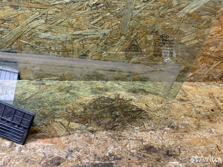 Стекло двери переднее левое Kia Stinger 2017-2021