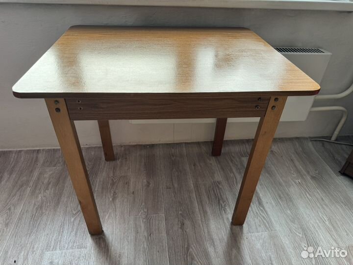 Кухонный стол