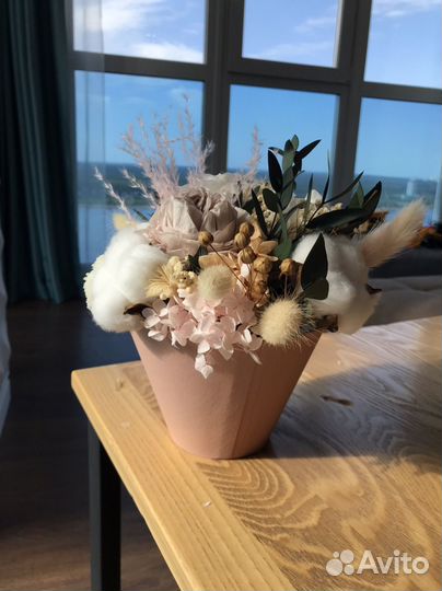 Букет из стабилизированных цветов и розы