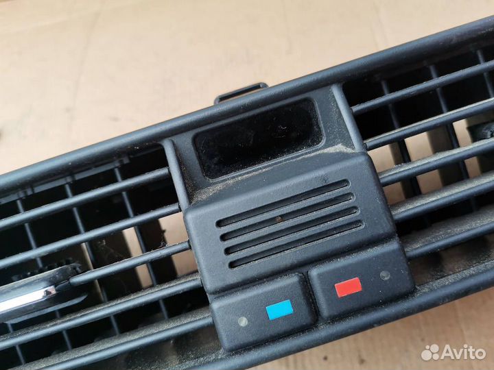 Дефлектор центральный торпедо Mercedes CL C140