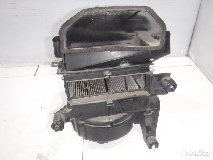 Корпус моторчика отопителя Lancer 9