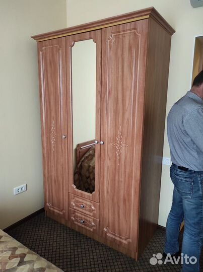 Шкаф и кровать двуспальная