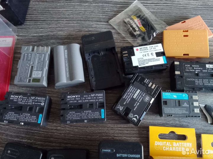 Аккумуляторы, зу, видоискатель, резики